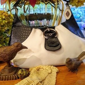 Black and white i santi leather purse